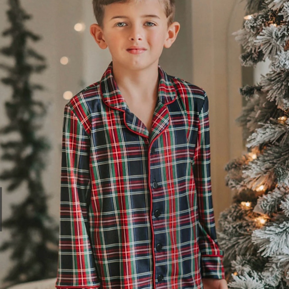 Festive Christmas holiday Plaid Kids Pajama Set EUC 7